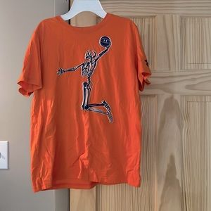 Under Armour Youth XL t shirt
